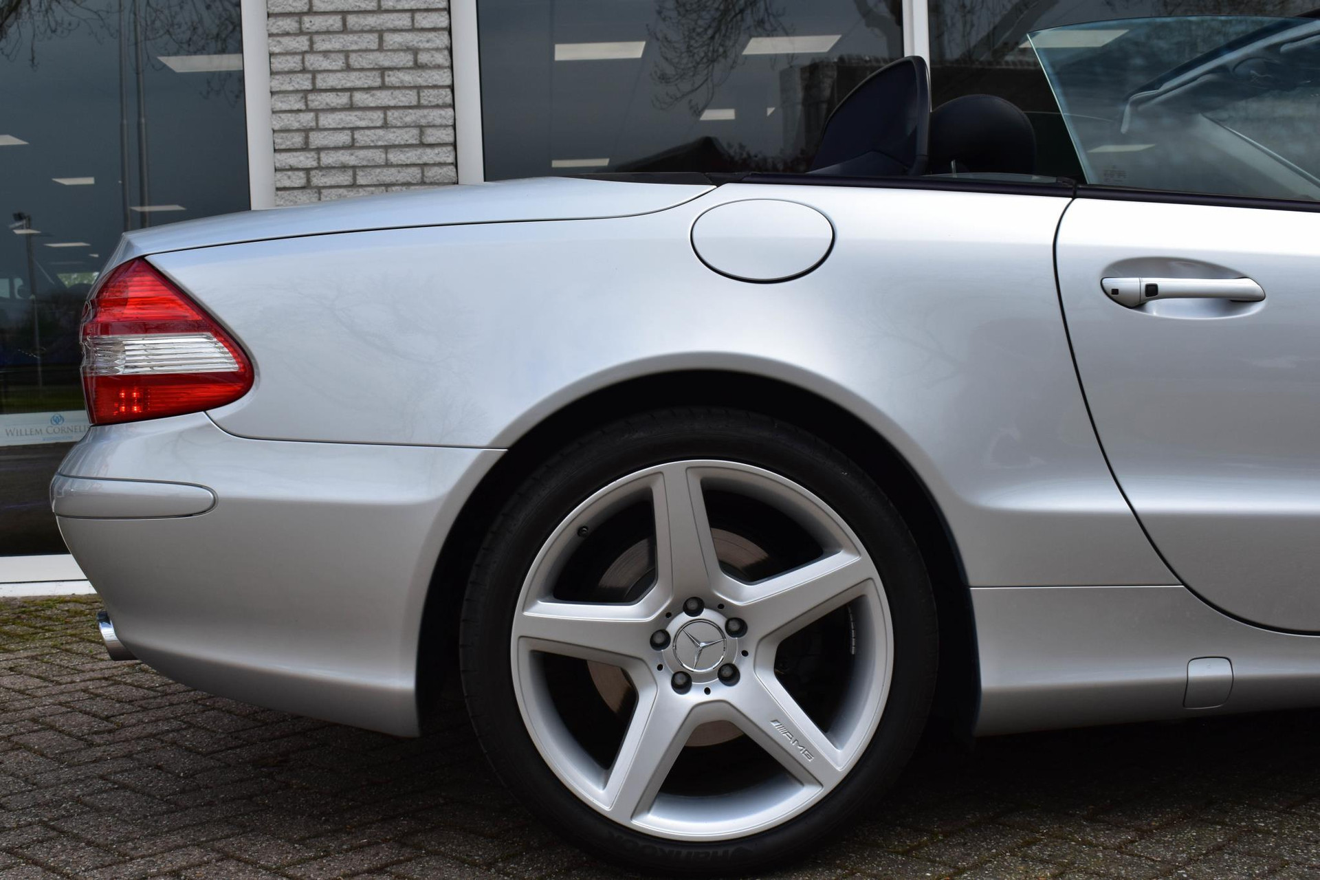 46947210-46.jpg