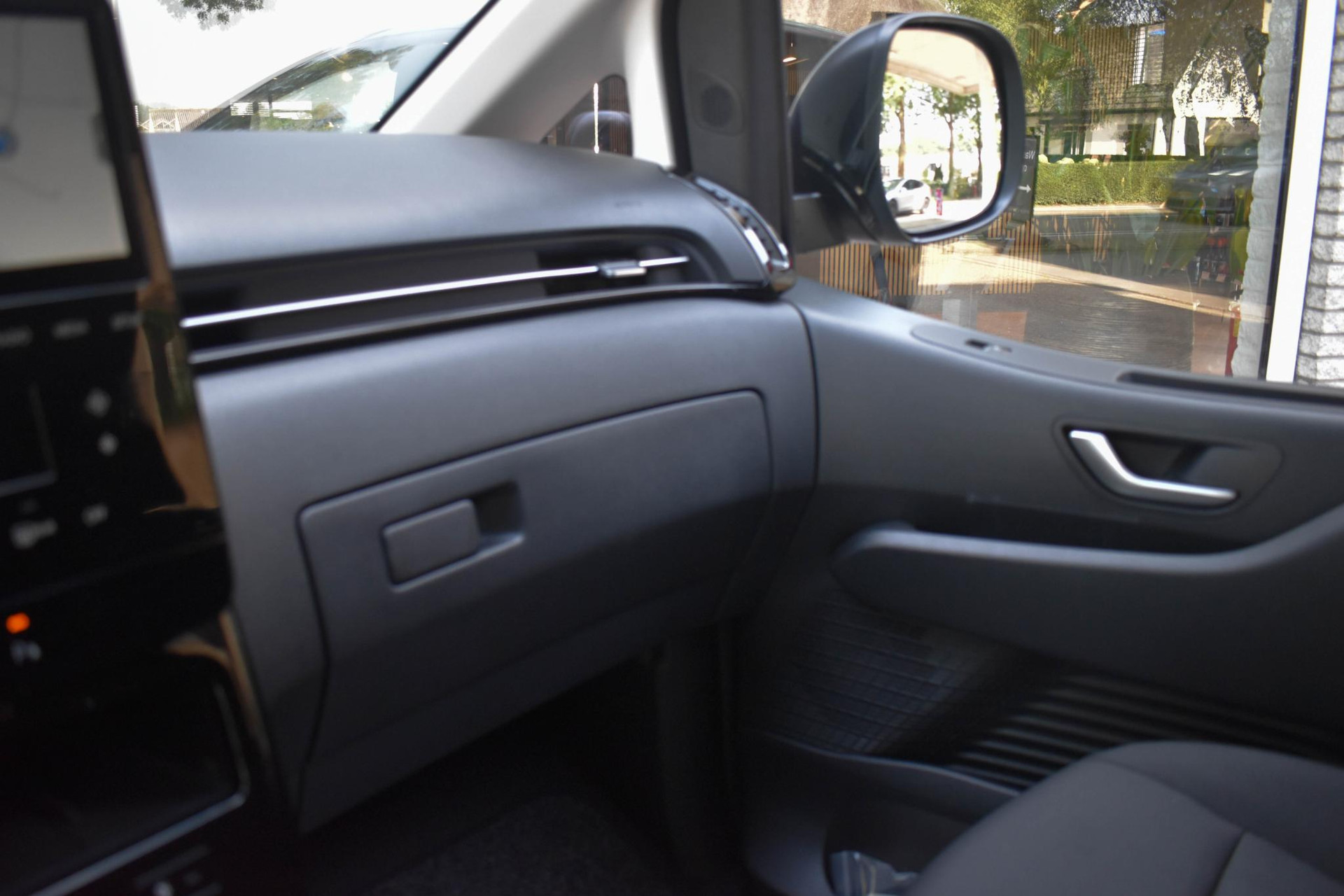 47070867-15.jpg