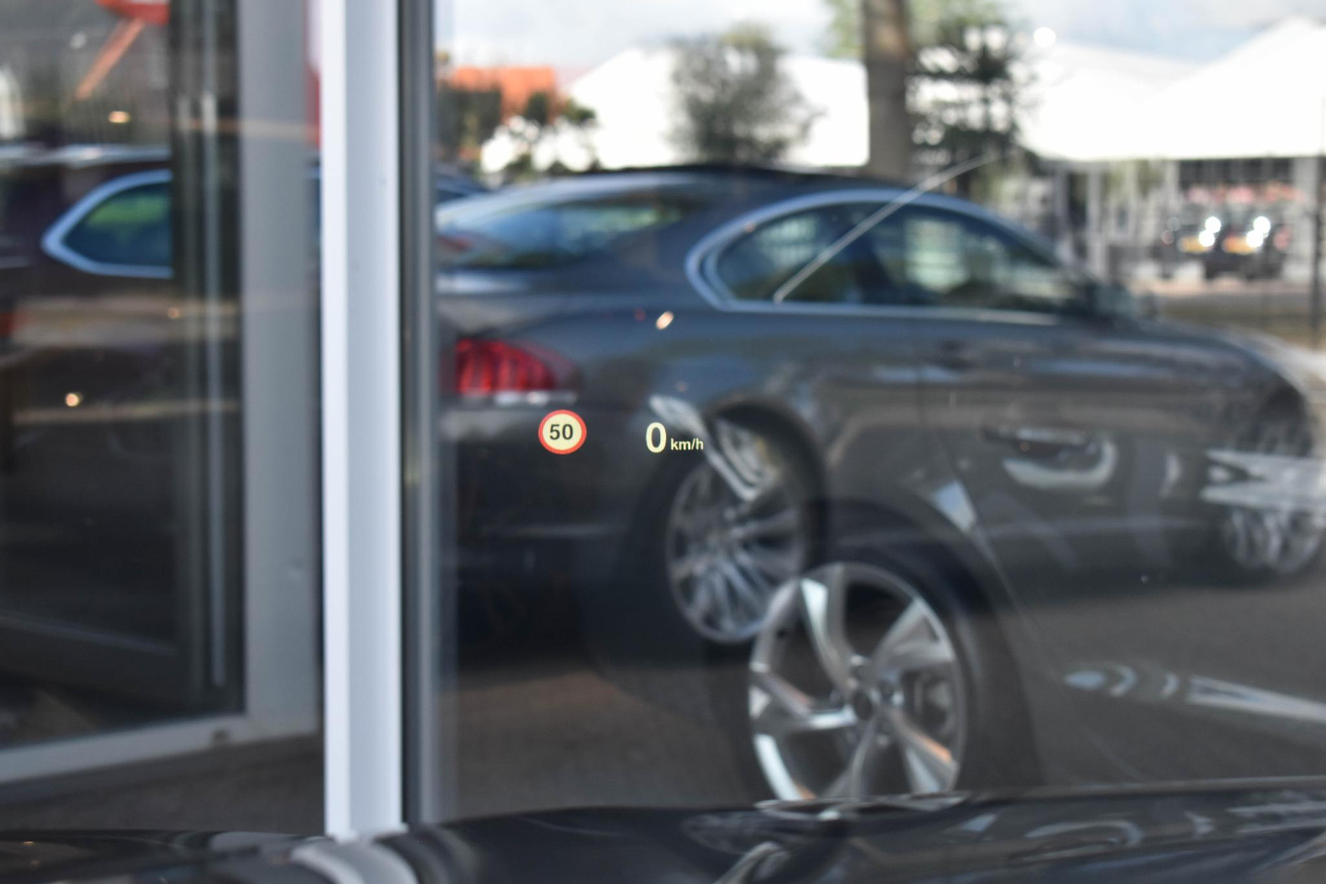 47352287-11.jpg