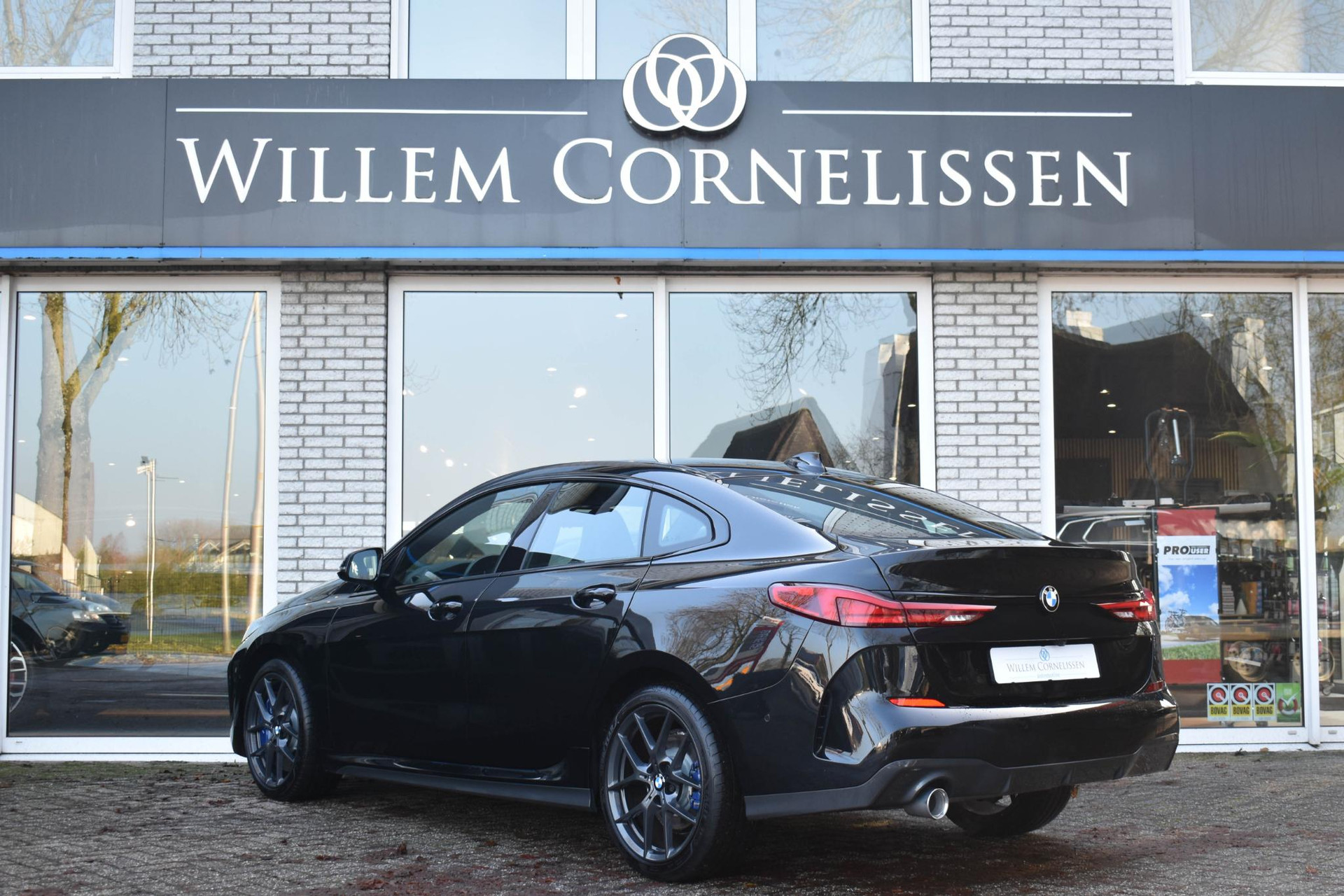 48836622-2.jpg