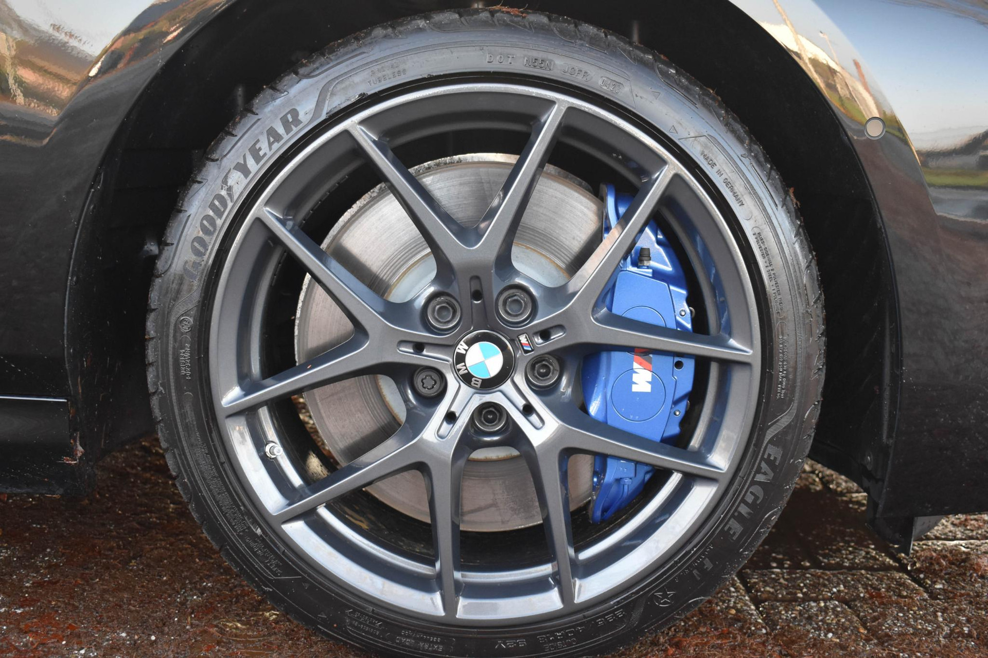 48836622-3.jpg
