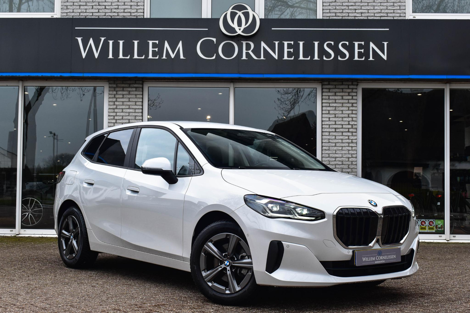 52528090