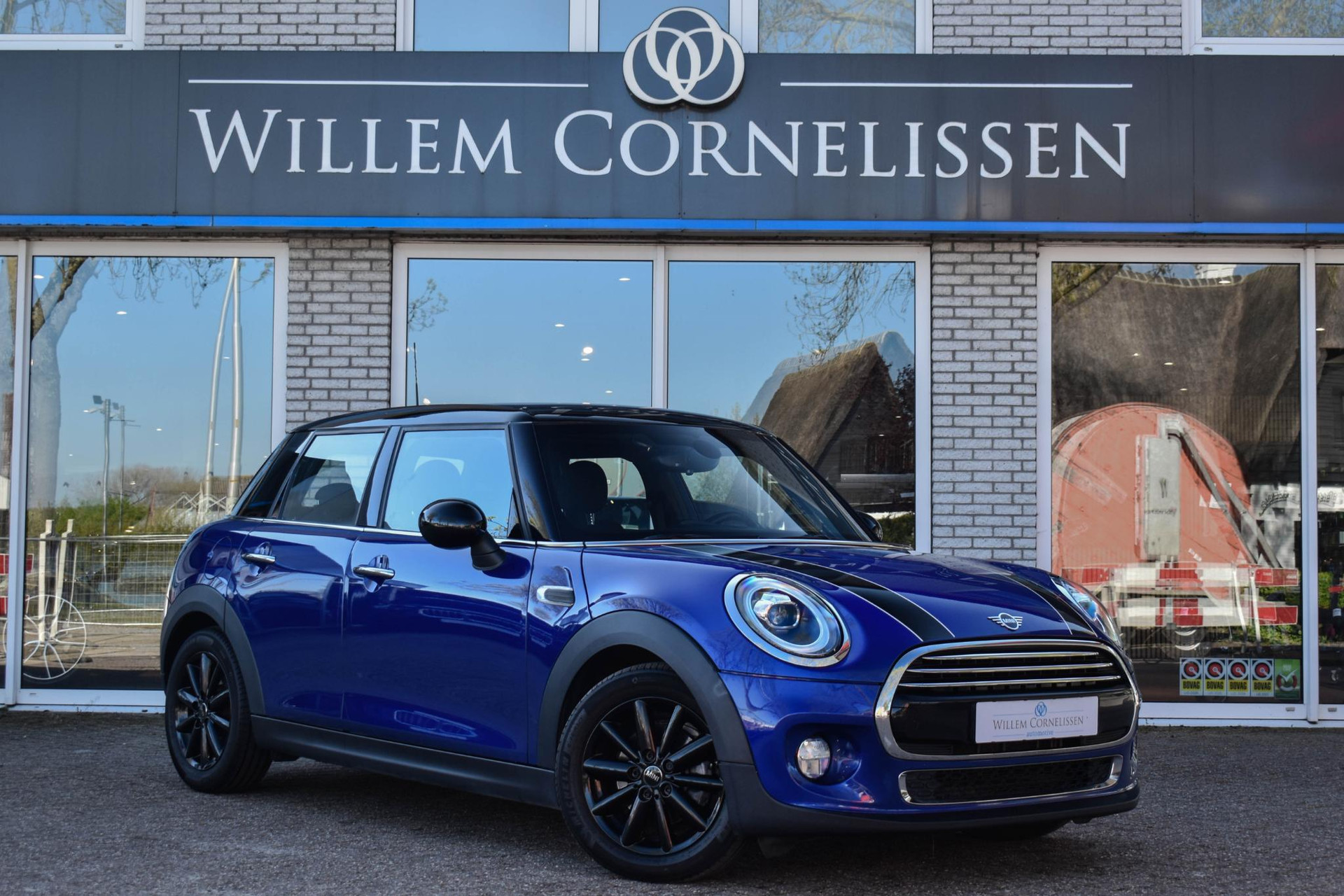 52985689