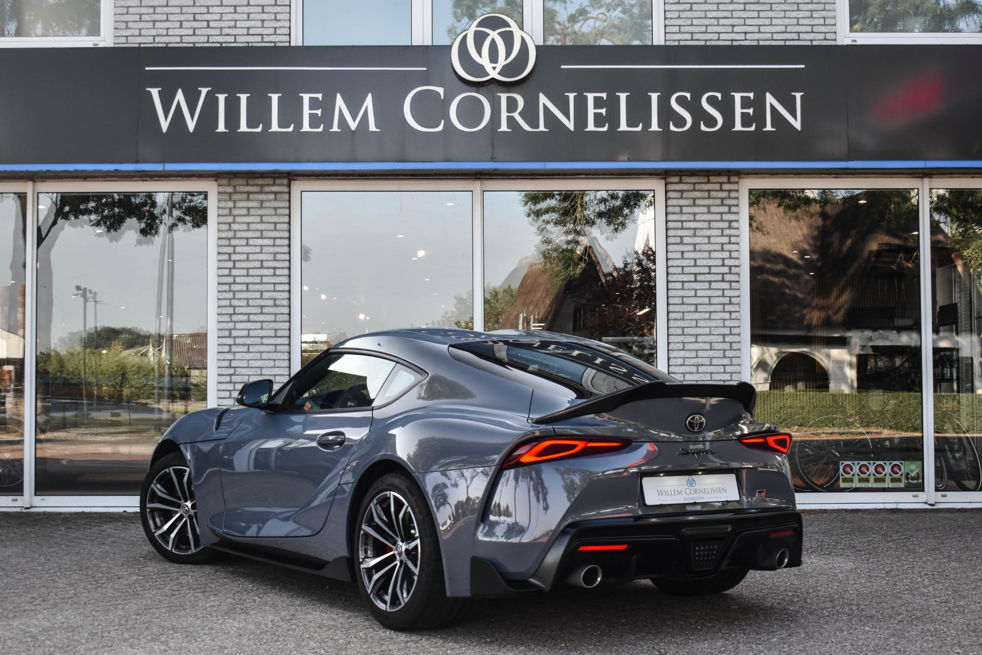 55424637-2.jpg