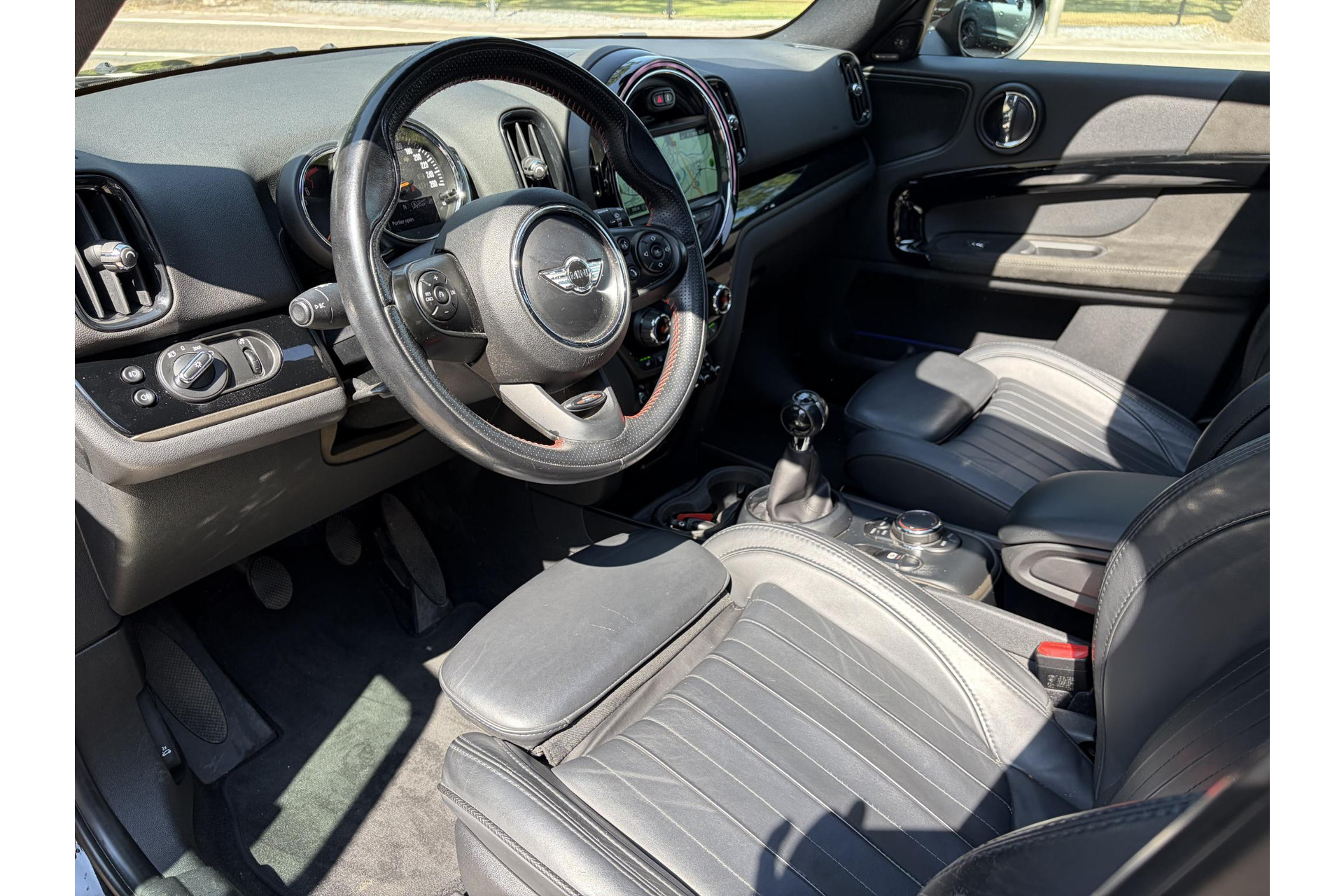 55711980-1.jpg