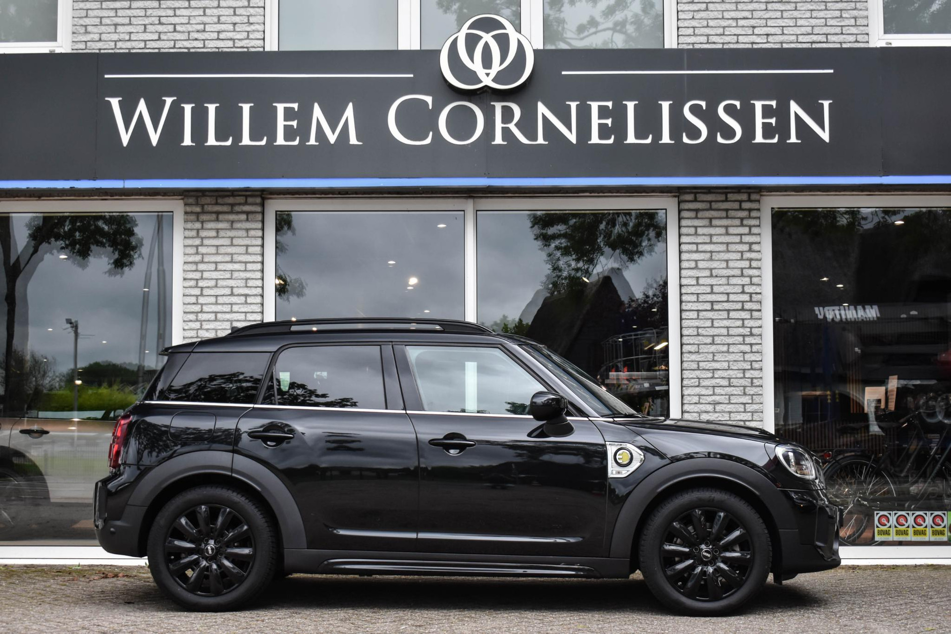 56464243-2.jpg
