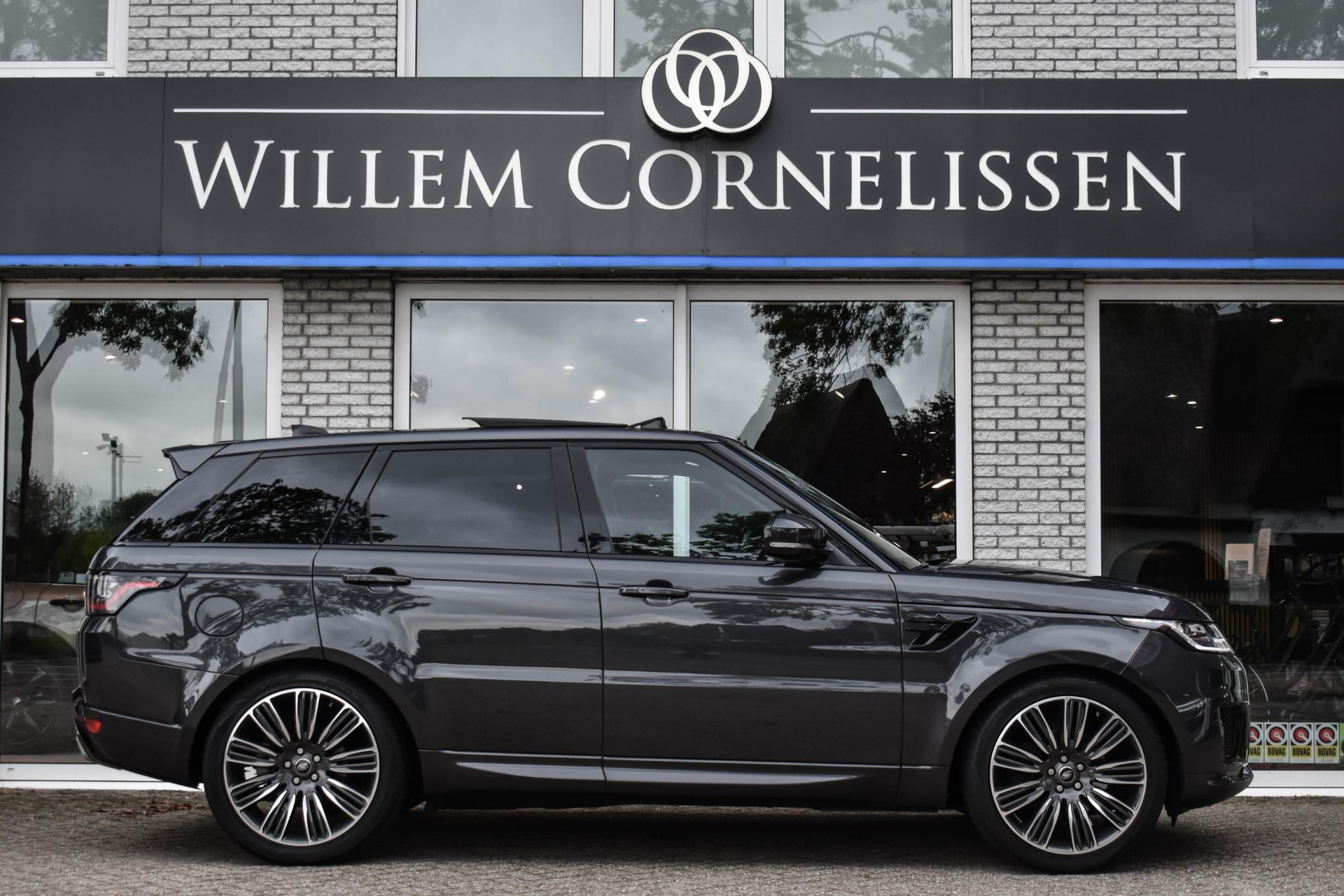56465610-2.jpg