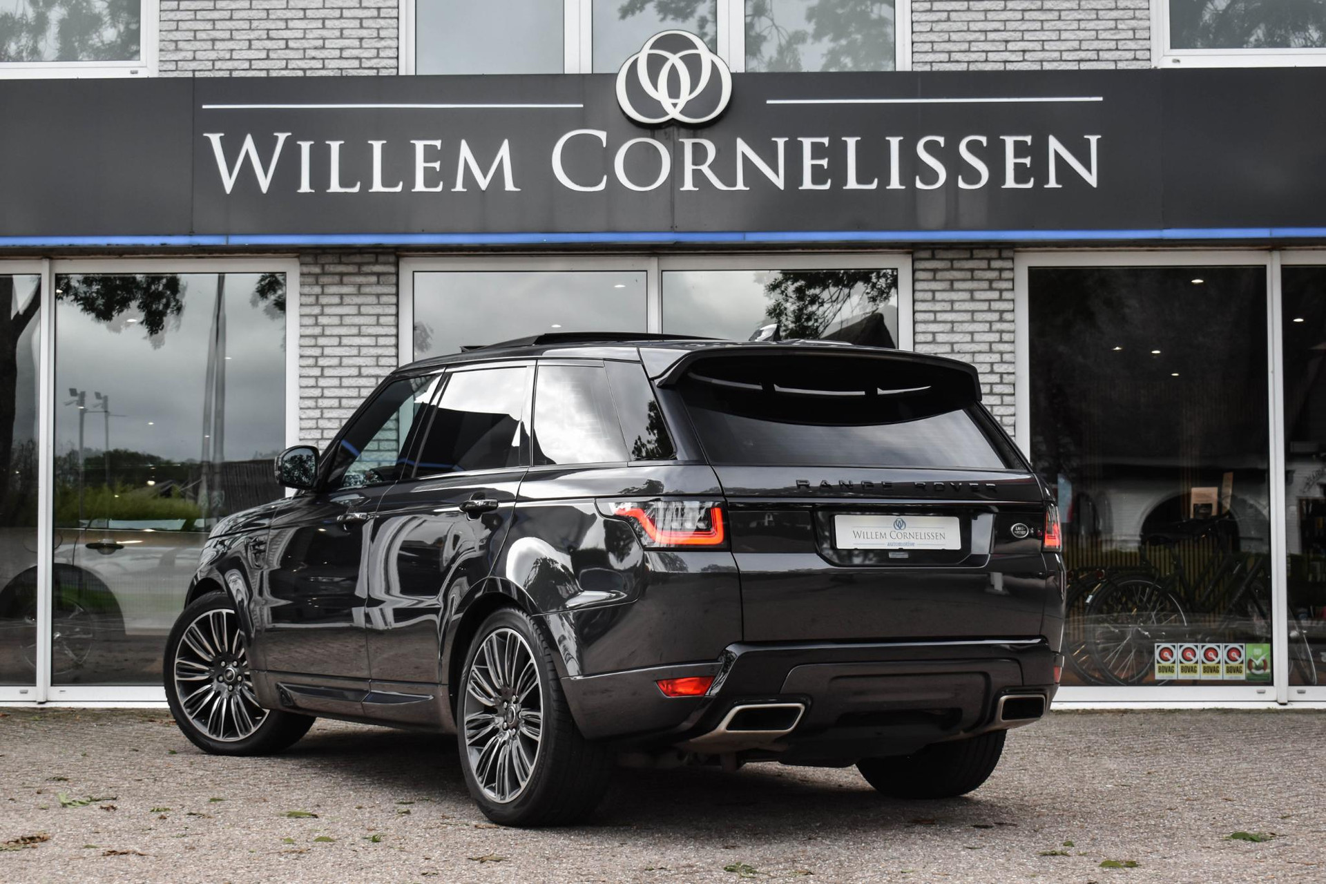 56465610-3.jpg
