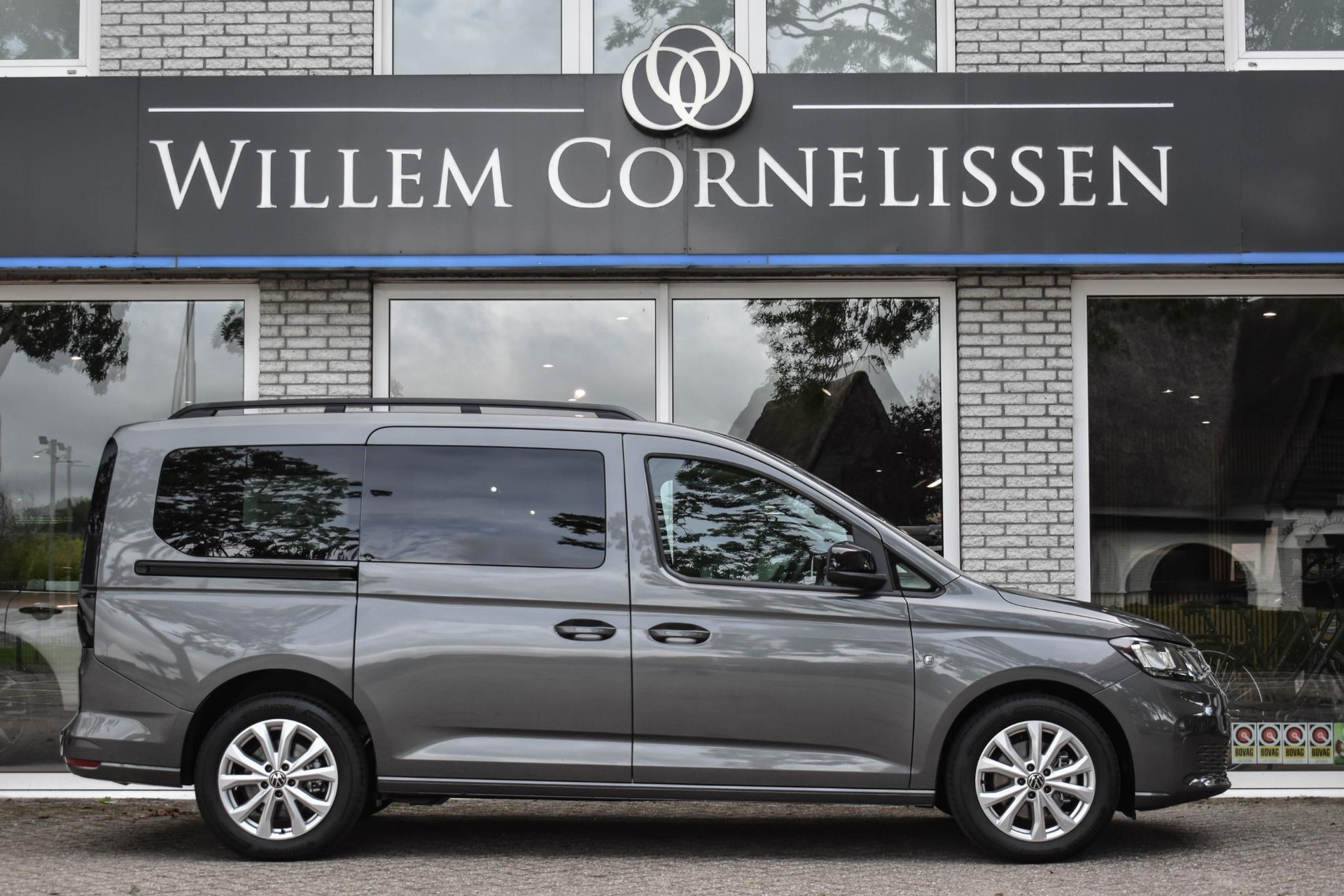 56466363-2.jpg